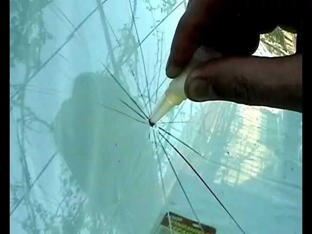 Замазать трещину на стекле. Склеивание стекле окна. Остановить трещину на лобовом. Как заделать трещину на стекле окна.