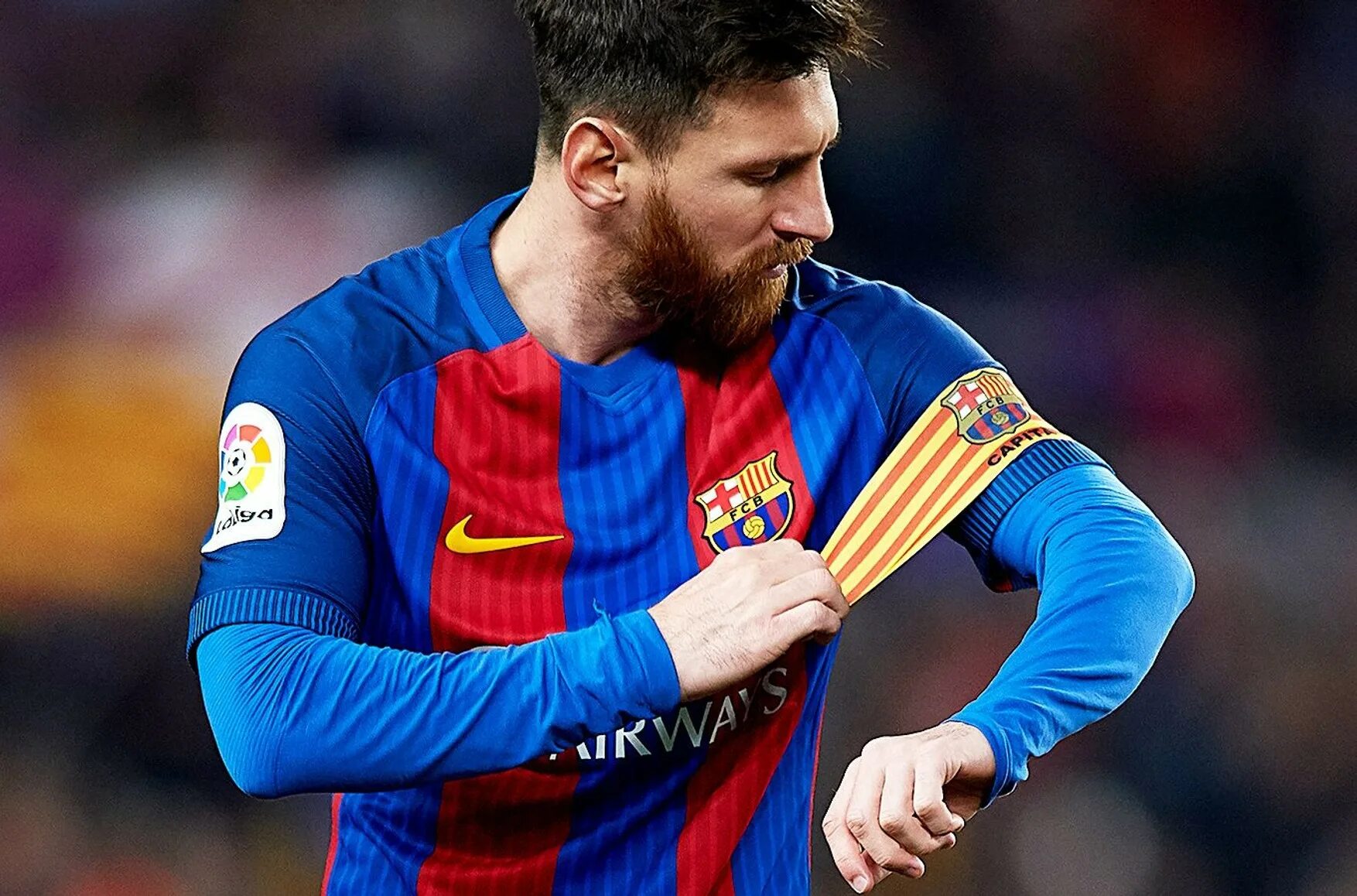 Лионель месси барселона. Лионель месси травма 2010. Leo messi barcelona. Почему не играет месси. Лионель месси футболисты.