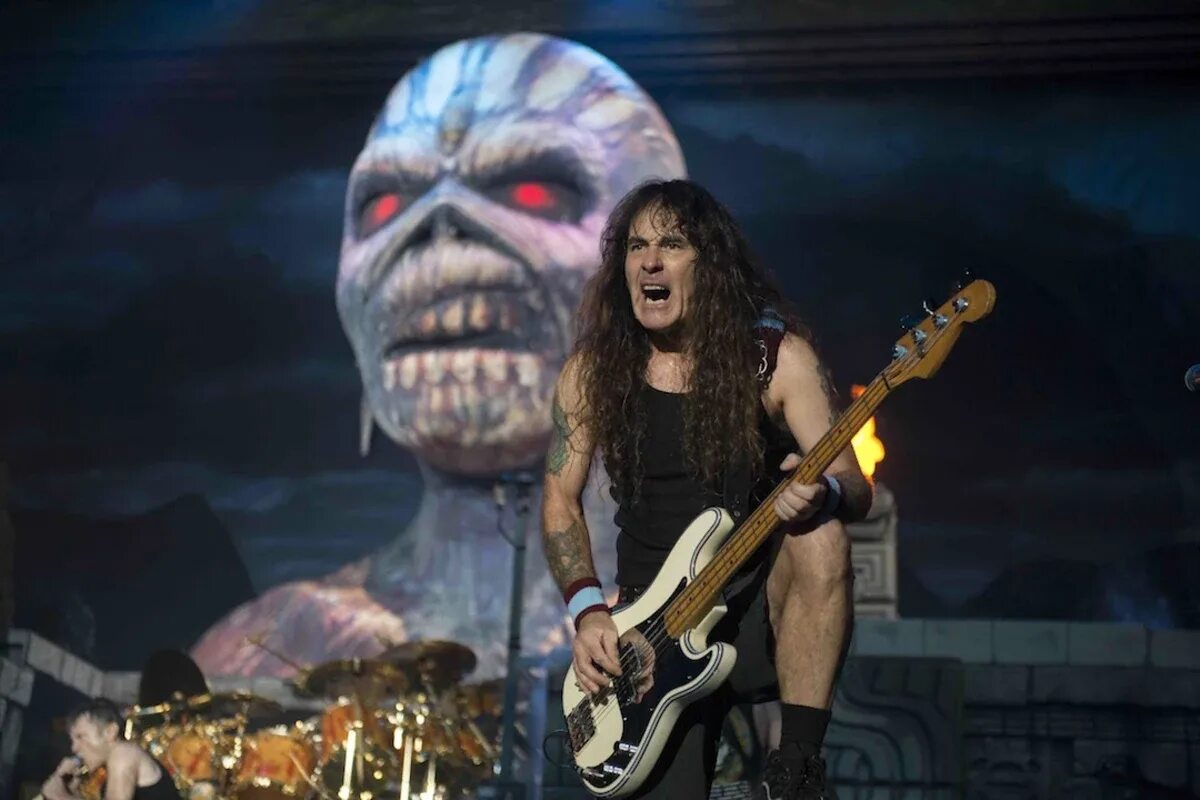 Группа iron maiden. Iron maiden клипы. Iron maiden клипы. Iron maiden powerslave 1984. Iron maiden клипы.
