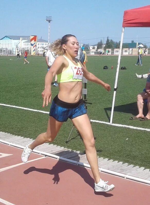 Спорт известный как королева спорта. Лёгкая атлетика королева спорта доклад. Спорт известный как королева спорта. Королева спорта- легкая атлетика легкая атлетика. Атлетика королева спорта.