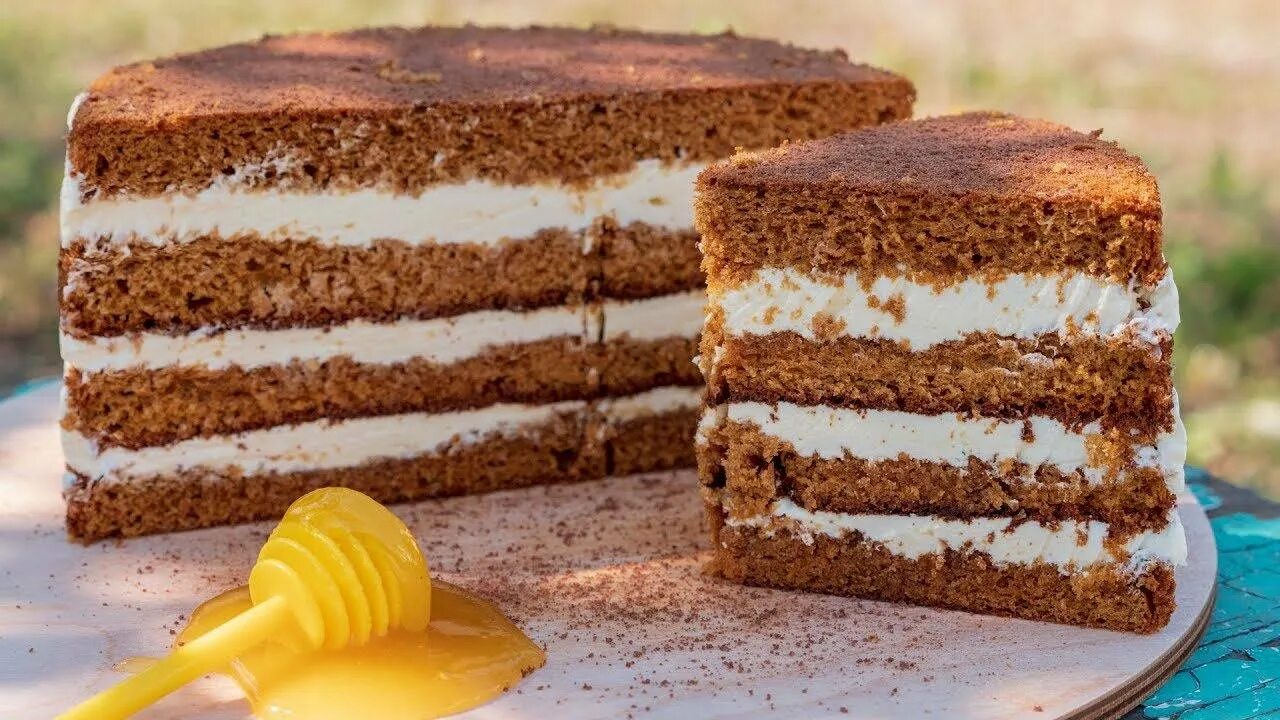 Медовые бисквитные. Медовые бисквитные. Медовый бисквитный торт. Медовик нежнейший медовый бисквит. Медовик сметанник.