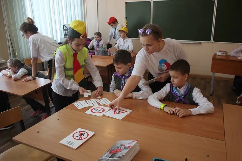 175 школа нижний. Школа 175 Новосибирск. Школа 175 учителя. 175 Школа Новосибирск учителя. 89 Школа Новосибирск дети.