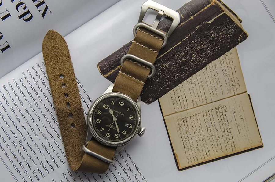 Индиана джонс и часы судьбы. Индиана джонс 2023. Часы хамилтон индиана джонс. Часы натана дрейка fossil. Мышь индиана джонс.