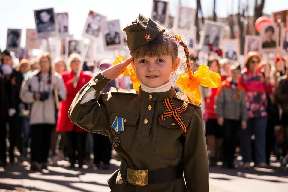 Выходим 9 мая. Патриотизм. Дети Патриоты. День Победы для детей. Дети на параде Победы.