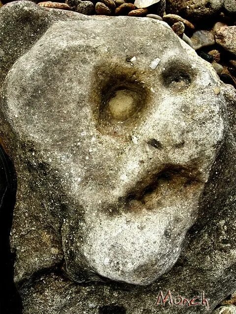 Сквозь каменное лицо. Камень с лицом. Камни с человеческими лицами. Камушек для лица. Булыжник с лицом.