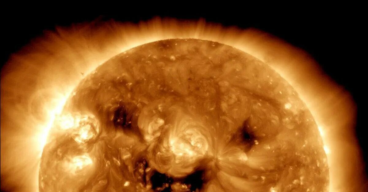 Вспышка на солнце сегодня когда дойдет. Солнечные корональные дыры. Снимок солнца 2023.