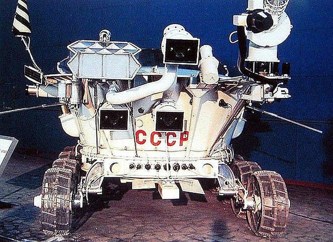 Первые космические роботы. Луноход-1. «Луноход-1» 1971. Луноход-1 первый в мире Планетоход. Советский Луноход 1.