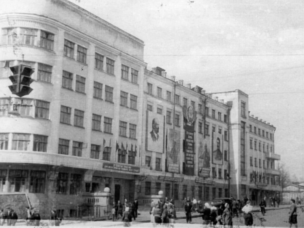 Ул горького 73 ижевск. Горького 73 ижевск на карте. дом правительства ижевск. ул м горького 73 ижевск год постройки.