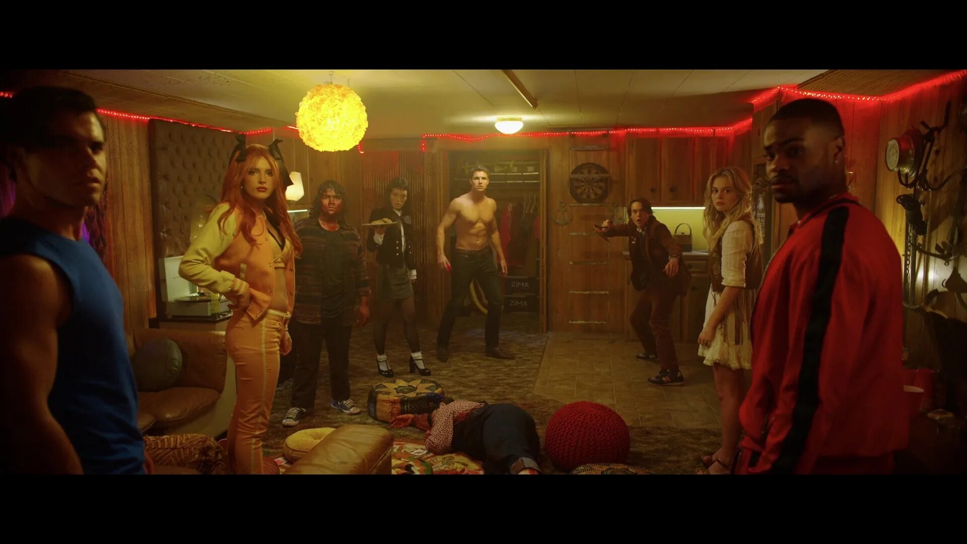 Королева убийц песня. Джуда льюис няня королева проклятых. Няня. Няня фильм 2020 самара уивинг. Убийца королевы обложка.