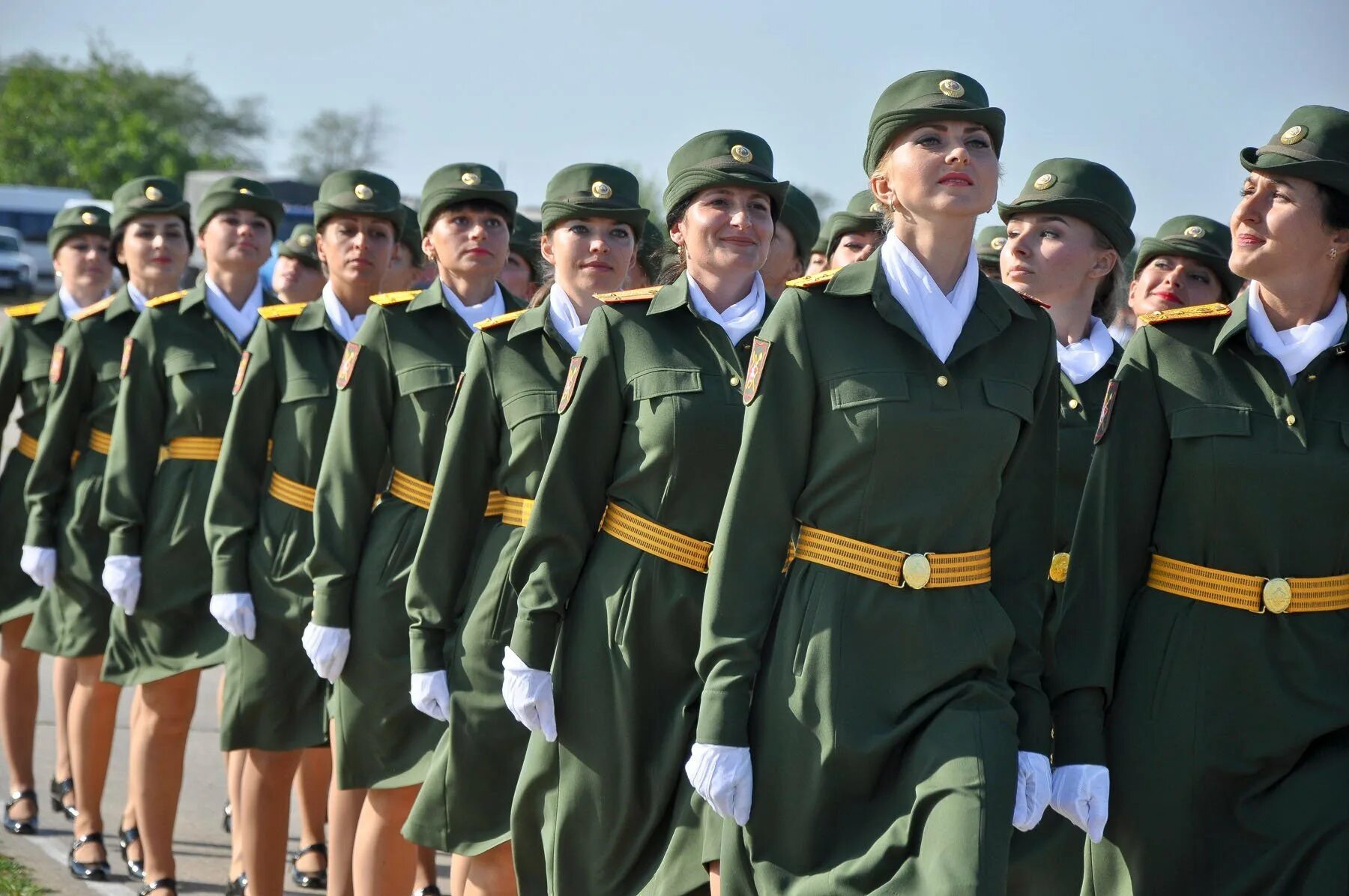 Новая форма военнослужащего. Военная форма. Парадная форма военнослужащих. Военная форма для женщин военнослужащих. Женская Военная форма офисная.