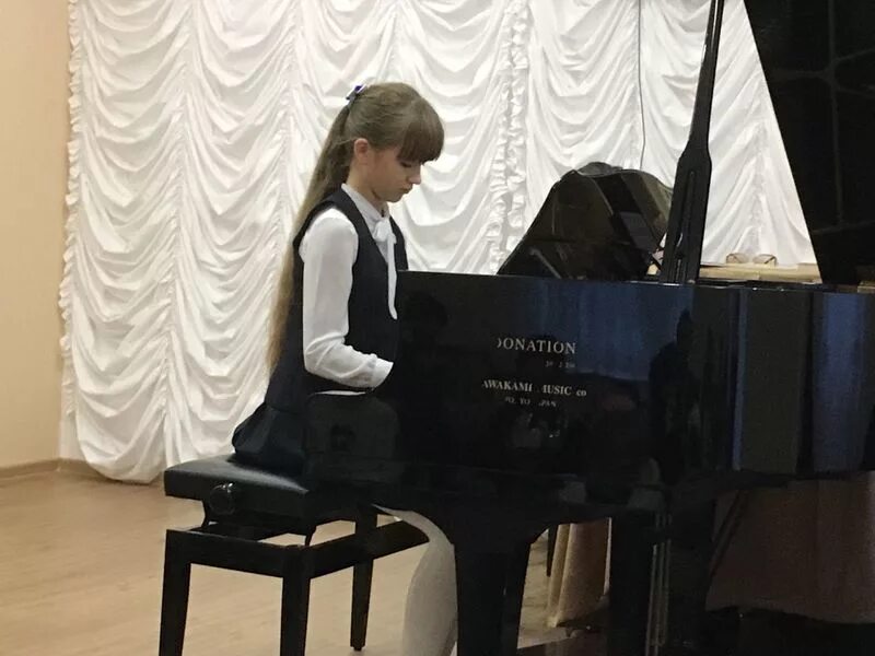 Учитель музыкальной школы. Вакансия преподаватель музыкальной школы. Марина белашук фортепиано. Дмш имени генделя. Урок в музыкальной школе.