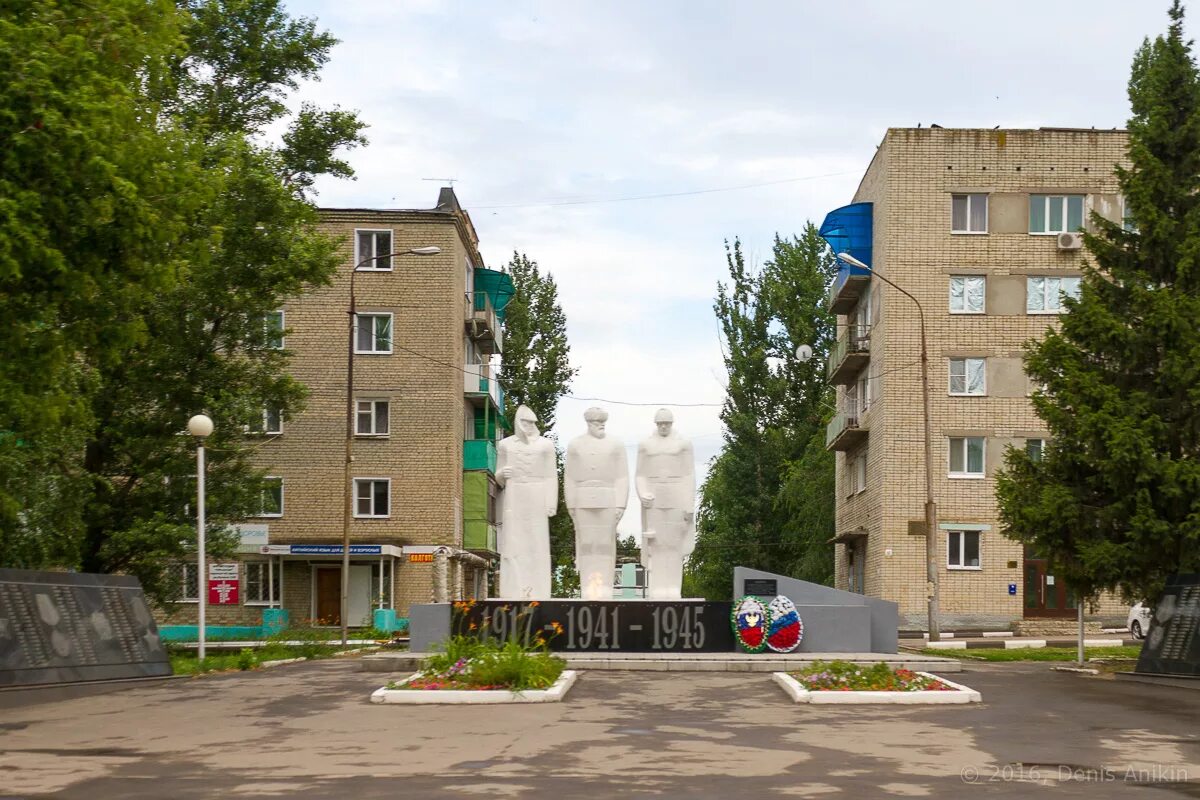 Калининск. Памятник клятва Калининск Саратовская область. Г Калининск Саратовской области. Саратовская область Калининский район г.Калининск. Город Калининск Саратовской области площадь.