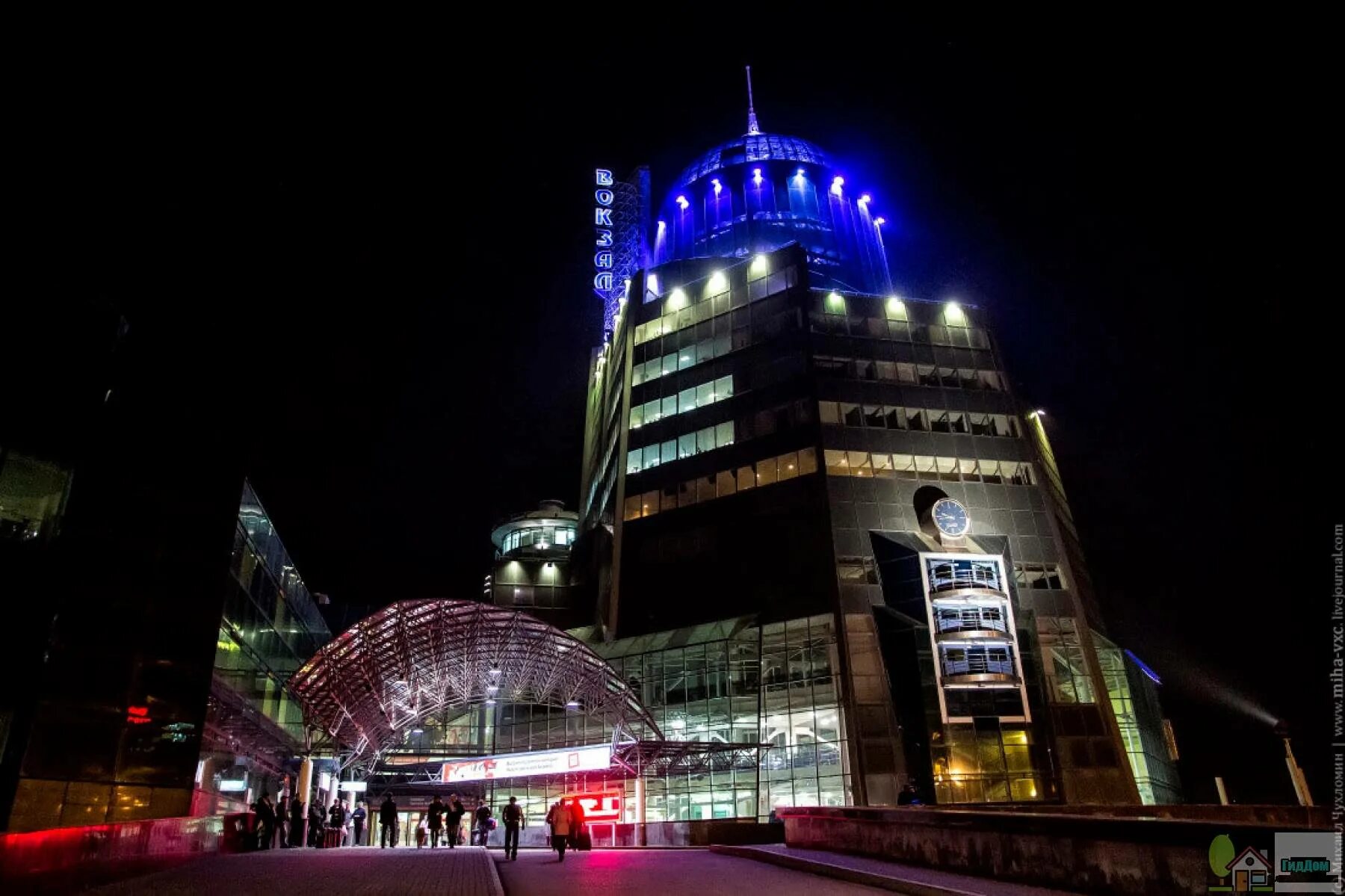 железнодорожный вокзал самара, самара. вокзал самара ночью. самарский ж д вокзал. железнодорожный вокзал самара. железнодорожная станция самара.