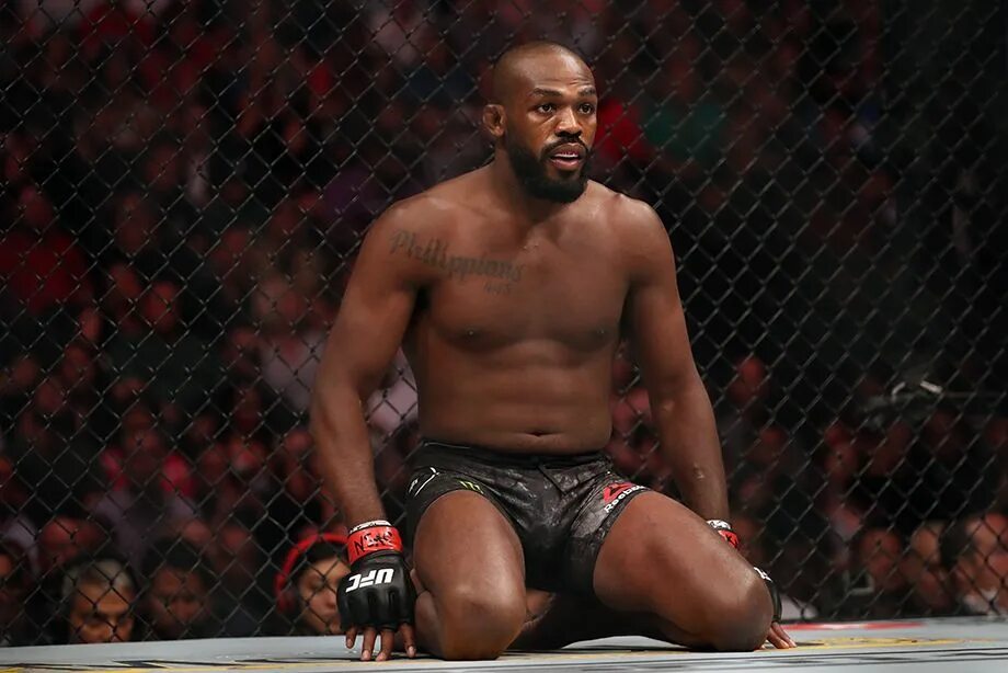 Джон джонс фото. Джон джонс боксер. Джон джонсон боец ufc. Собака джона джонса порода. Jon jones ноги.