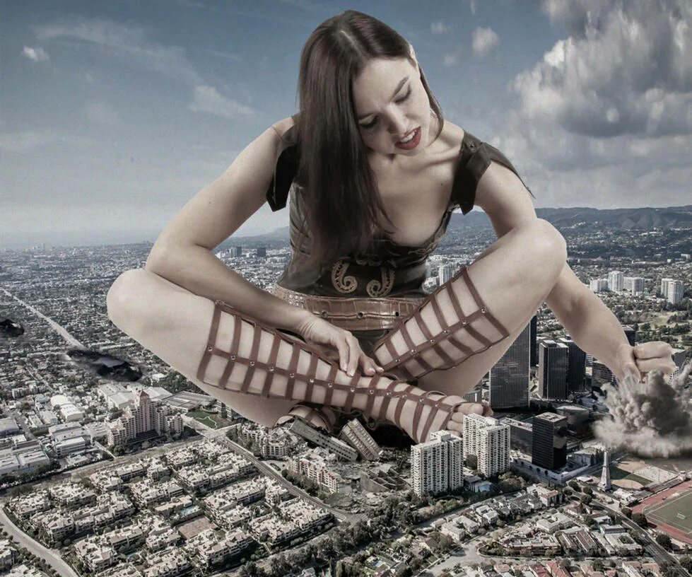 Giantess miku. Giantess mila. Гиантесс фут краш босиком. Giantess kbella attacks the city. Giantess in city.