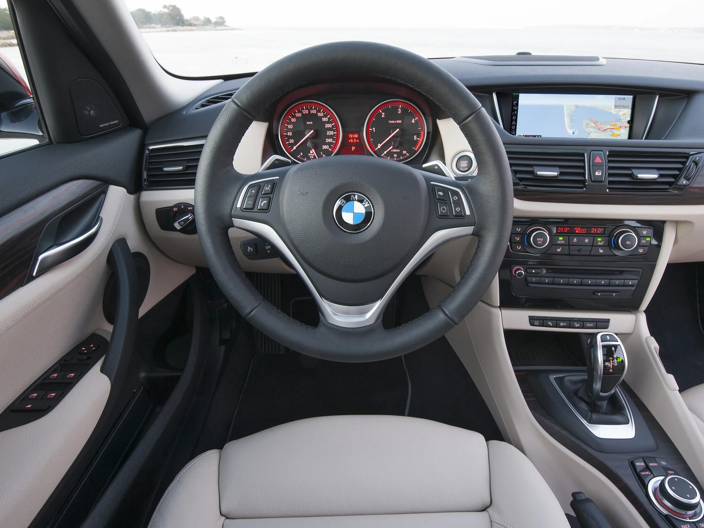 01 01 2012 01 01. Bmw x1 2012. bmw x1 2012 салон. бмв х1 2013 салон. бмв х1 2012 салон.