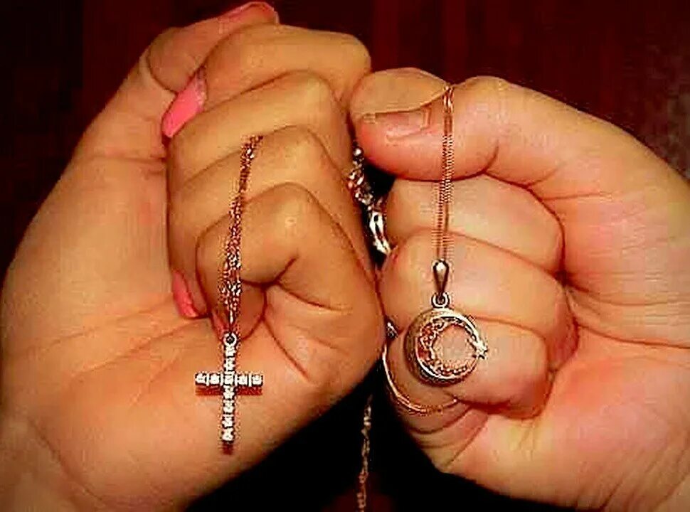 Православные символы. Крестик и полумесяц. Христиане и мусульмане вместе. Христианские крестики на шею. Носить крестик.