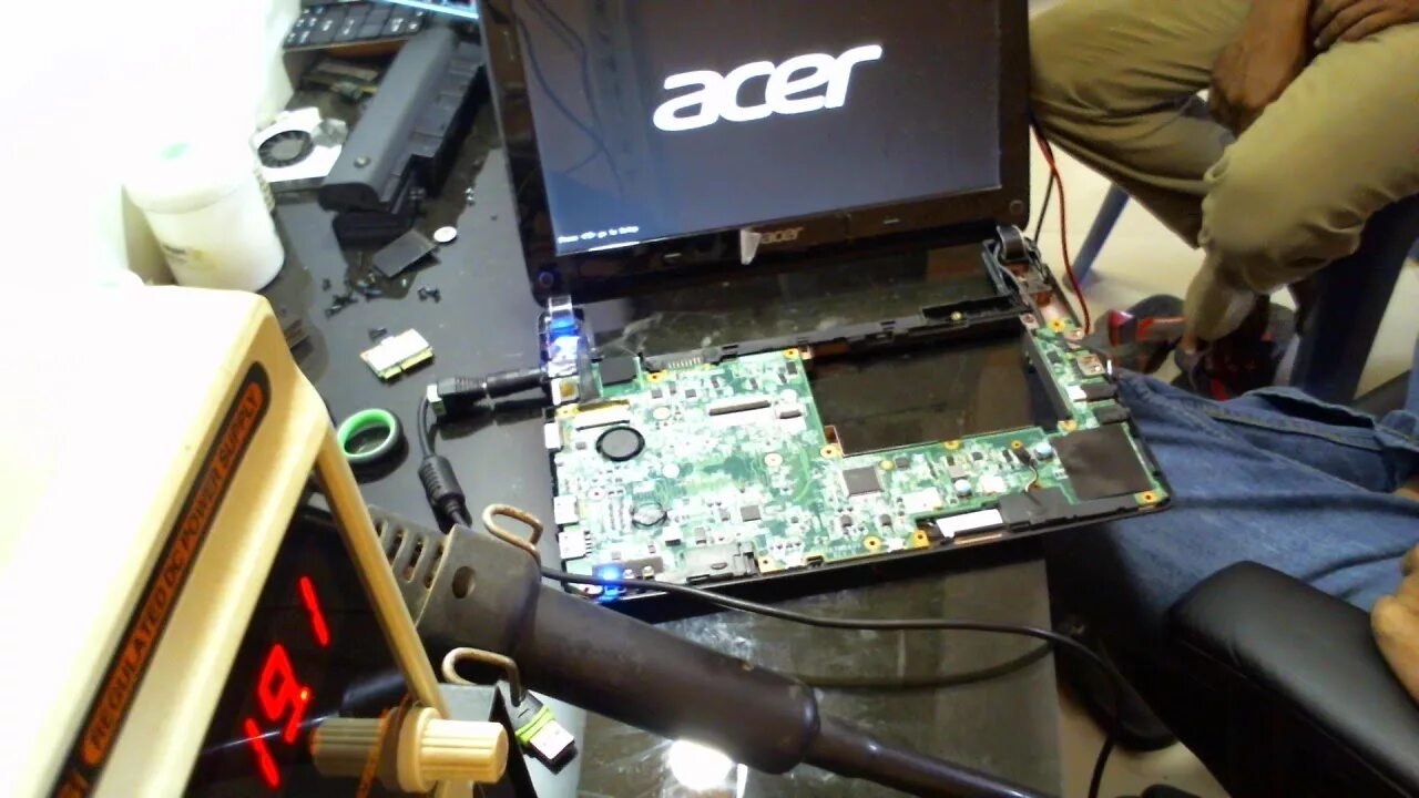 Сборка нетбука. Aspire 2012 разбор. разбор нетбука acer aspire one d270. асер d270 разбор. acer d270 u19 перемычка.