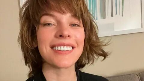 Еще одна копия: Милла Йовович показала до жути похожую на себя среднюю дочь...