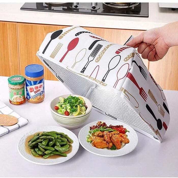 Пищевые пакеты крышки на резинке. Food covered. Фон кулинария. Food covered. Food background.