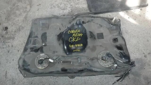 Топливный бак тойота королла е120. Топливный бак тойота королла е120. Corolla ae91 крышка топливного бака. Бензобак тойота королла 120. Объем топливного бака тойота королла аксио.