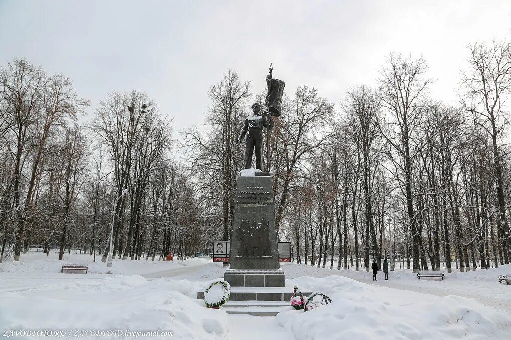 Площадь Победы Людиново. Площадь Победы города Людиново Калужской области. Памятник т-34 Людиново. Площадь Победы 1 Людиново. Индекс людиново калужская