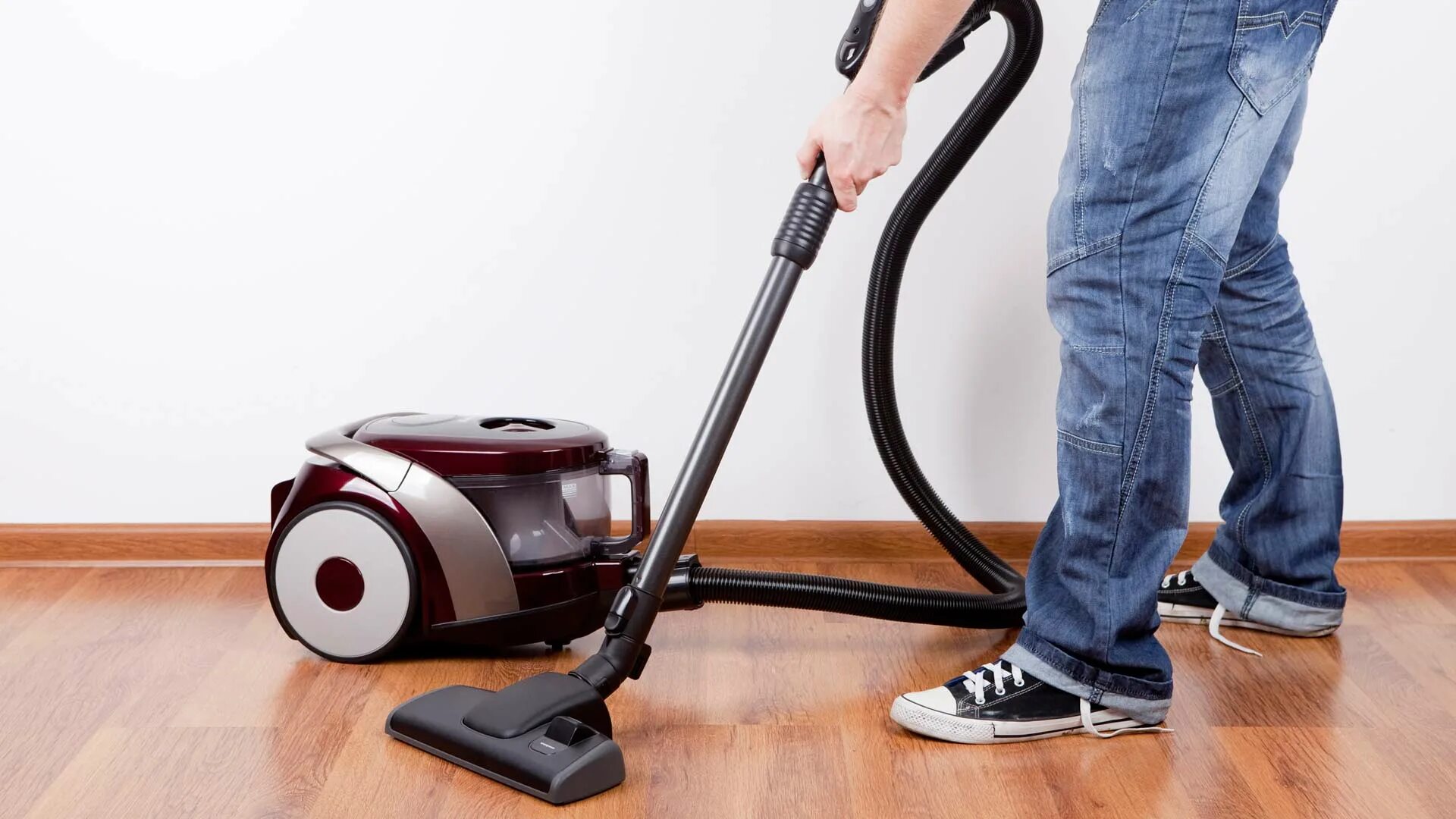 Выбрать качественный пылесос. Пылесос редмонд RV-ur374. Vacuum Cleaner пылесос. Лучшие пылесосы для дома. Пылесосить пол.