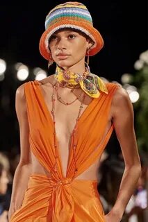 Тренды головных уборов весна-лето 2023: модные шляпы и кепки сезона" Модно - не 