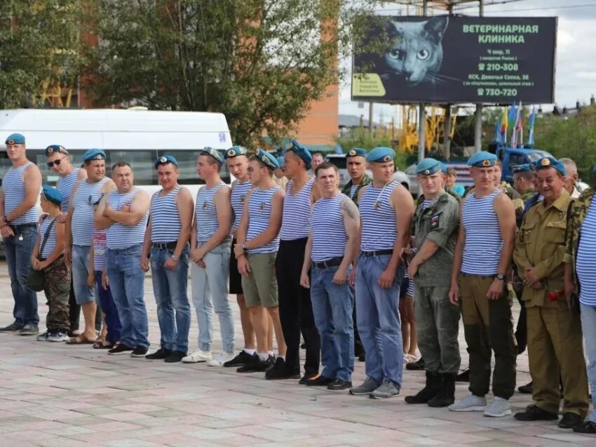 Прошлое десантника. День вдв в чите. награждение десантников. день десантника в чите 2025. ульяновские десантники офицеры.