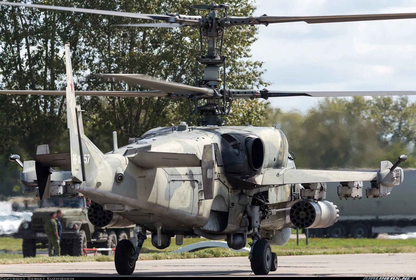Покажи ка видео. Ка-52 Аллигатор. Ка-52 Аллигатор шасси. Ka 52 Alligator. Ка-52 вертолёт ВВС Египта.