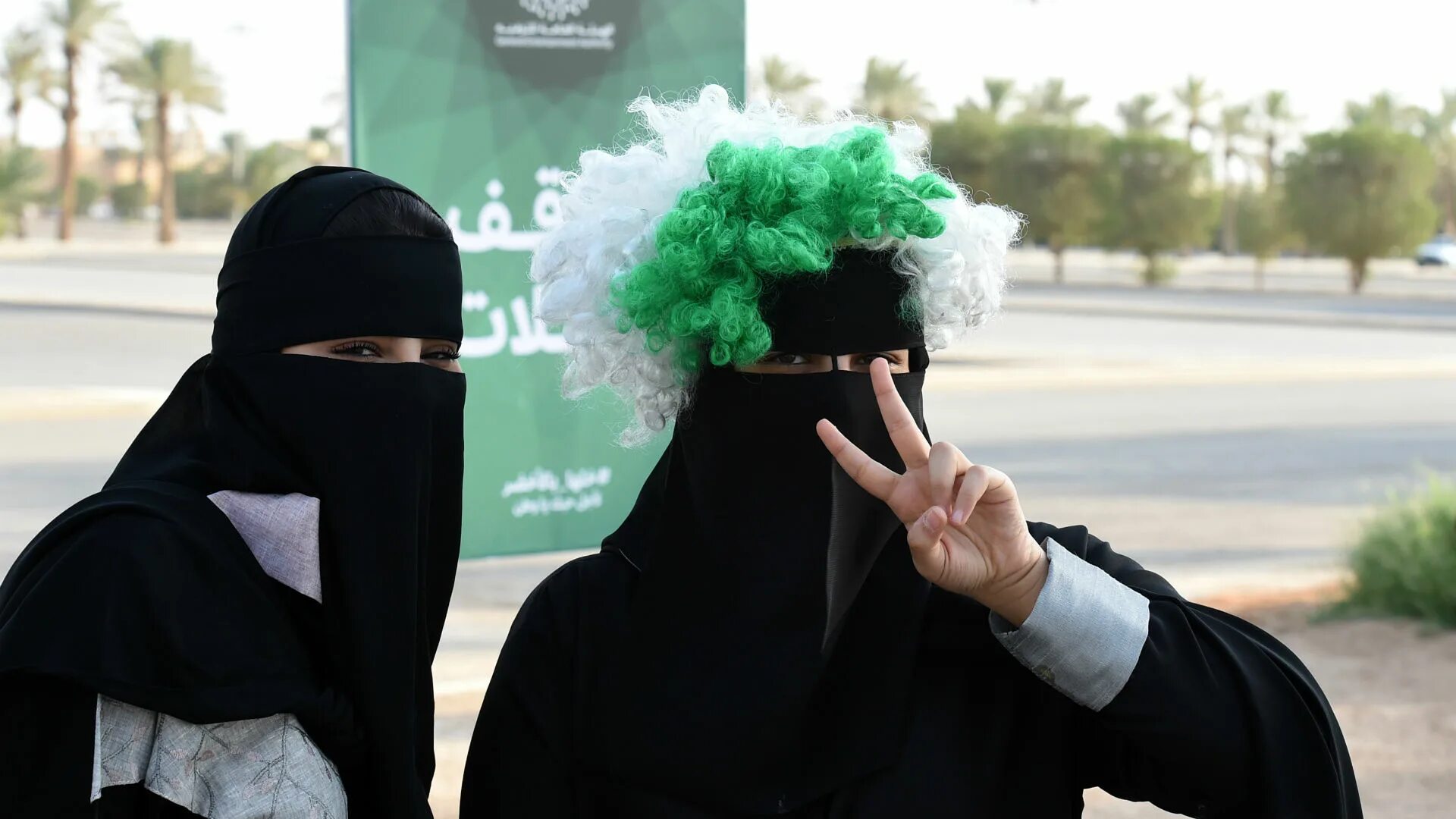 Арабистане сауди. Саудовская Аравия. Саудовская Аравия женщины. Ава Саудовской Аравии. Саудовская Аравия картинки.
