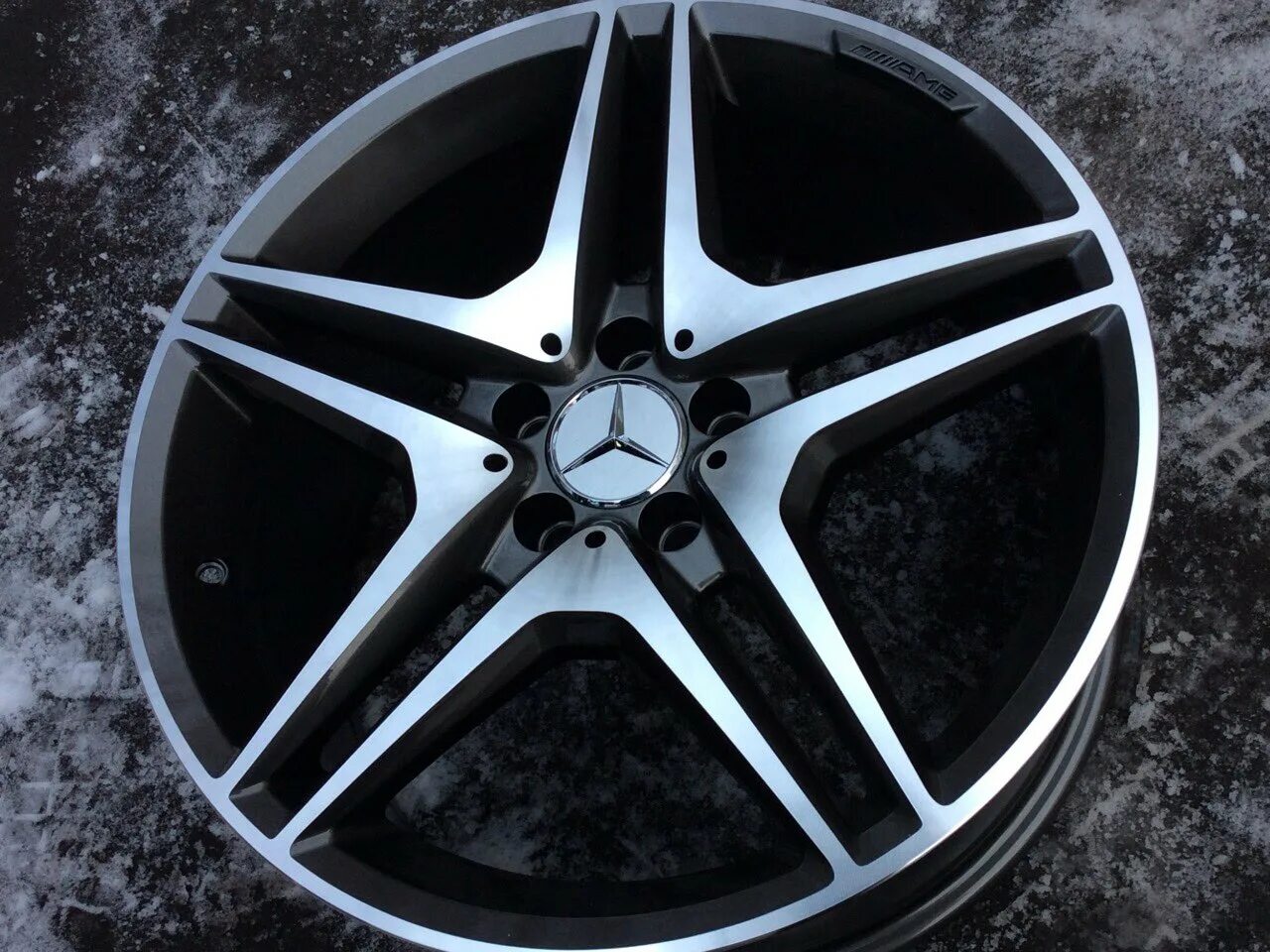 Литые диски 17 размера. Диски amg r19 на мерседес. диски амг р 19. диск мерседес амг r 19. диски амг 19 на мерседес.