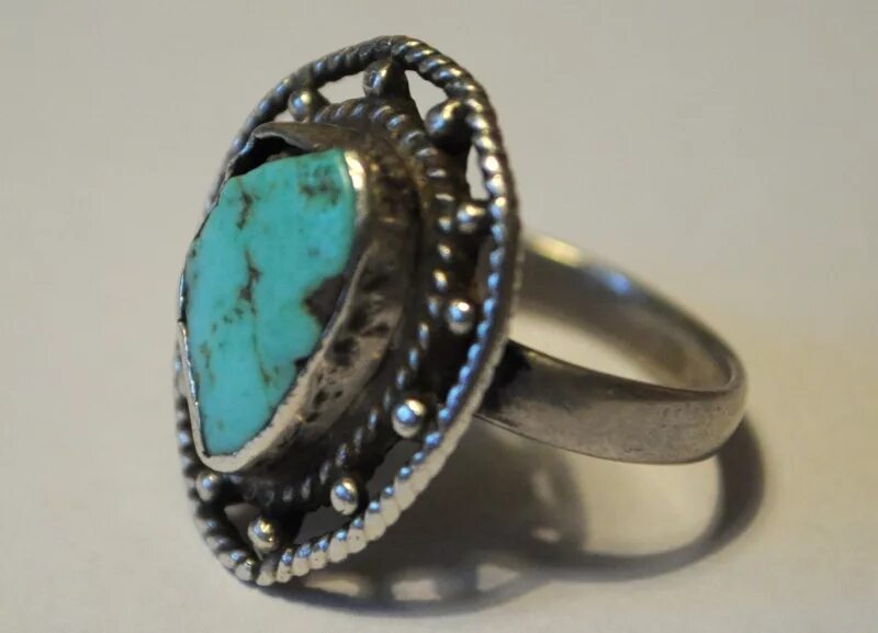 Самое старое кольцо. Старинные кольца. Старинные кольца с ларимаром. Антикварные серебряные кольца. Старинное кольцо с камнем серебро.