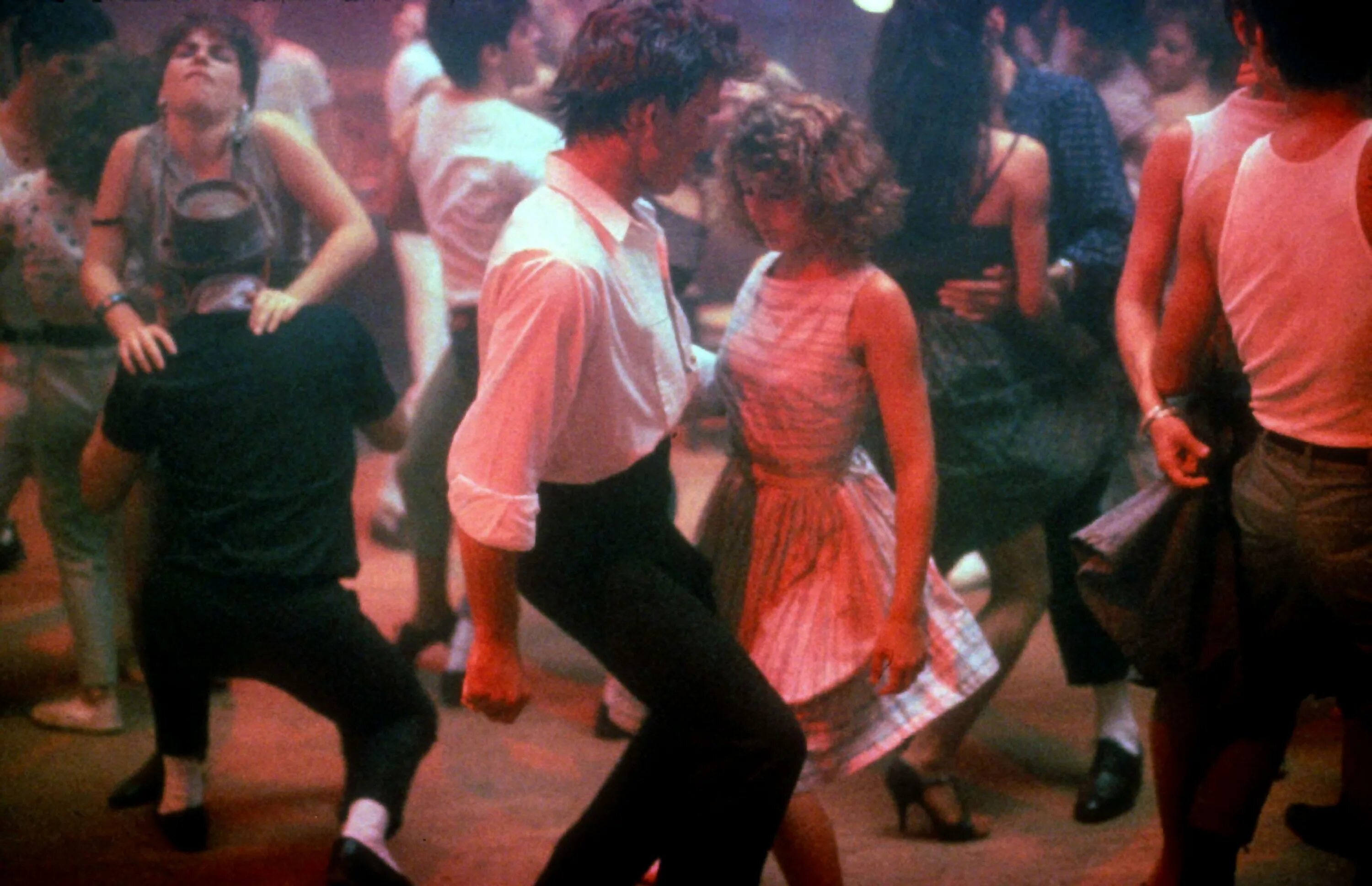 Где танцует 1. Грязные танцы фильм 1987 Патрик Суэйзи. Курт Рассел грязные танцы. Патрик Суэйзи грязные танцы. Грязные танцы Патрик Суэйзи Кадр.