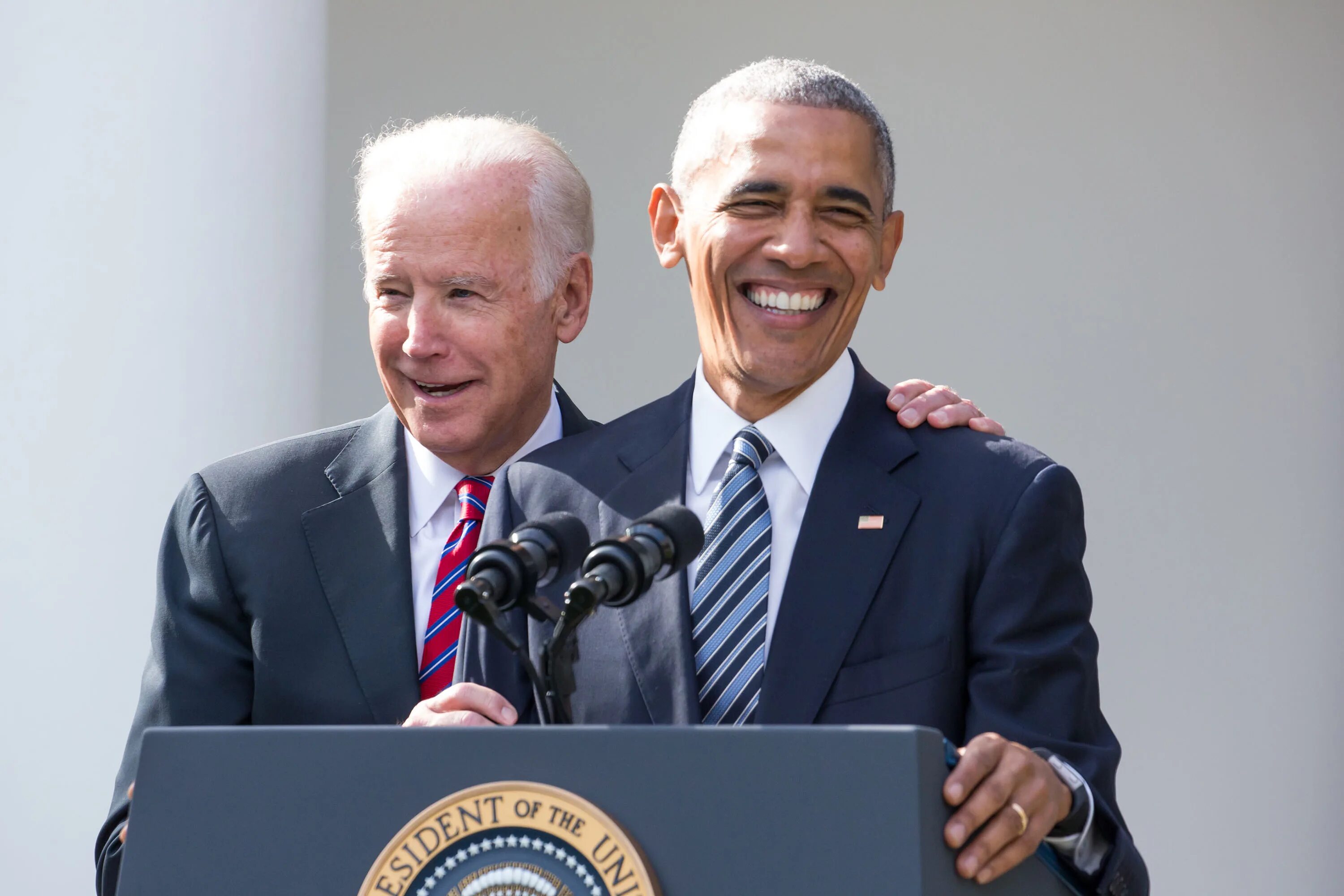 Барак байден. Дональд трамп 90е. Байден и обама 2010. Барак обама дональд трамп и джо байден. Джо байден и обама.