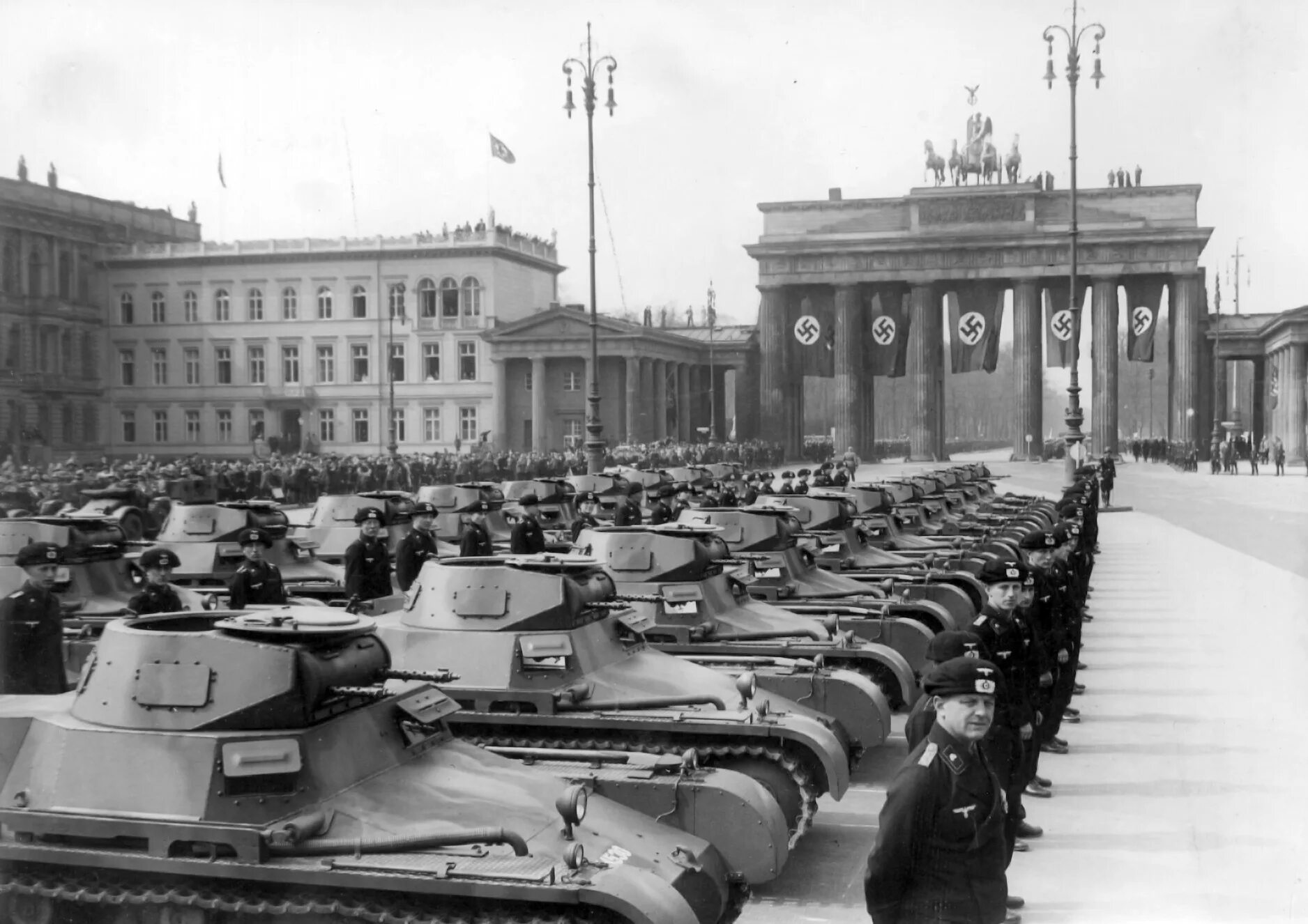 Апрель 1939 года. Германия Берлин 1941. Парад в Берлине 1940. Берлин 1939. Парад Берлин 1941.
