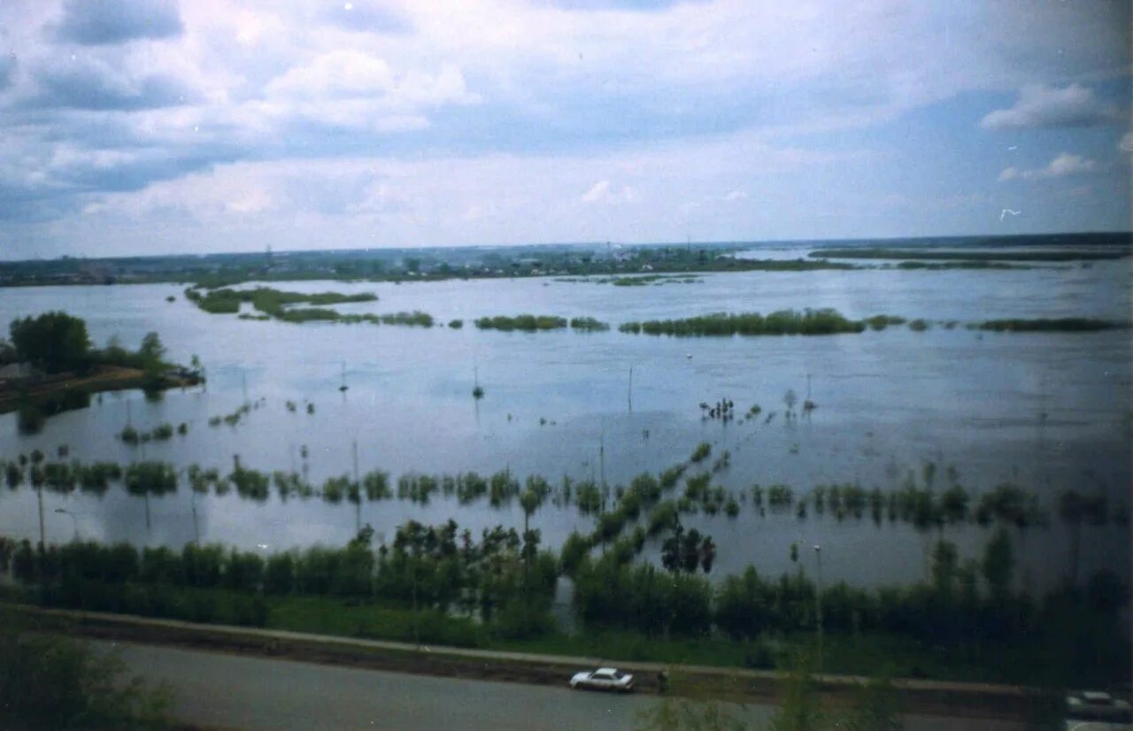 Тюмень топит. Наводнение в Тюмени 1979. Озеро круглое Тюмень. Озеро Вайволыкуль Тюмень наводнение.