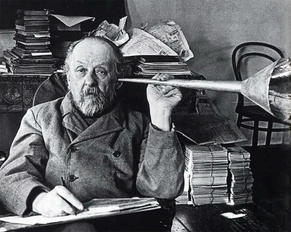 Циолковский константин эдуардович с учениками. Циолковский (1857-1935). Константин эдуардович циолковский родился 17 сентября 1857 года. К э циолковский достижения. Циолковский константин эдуардович.