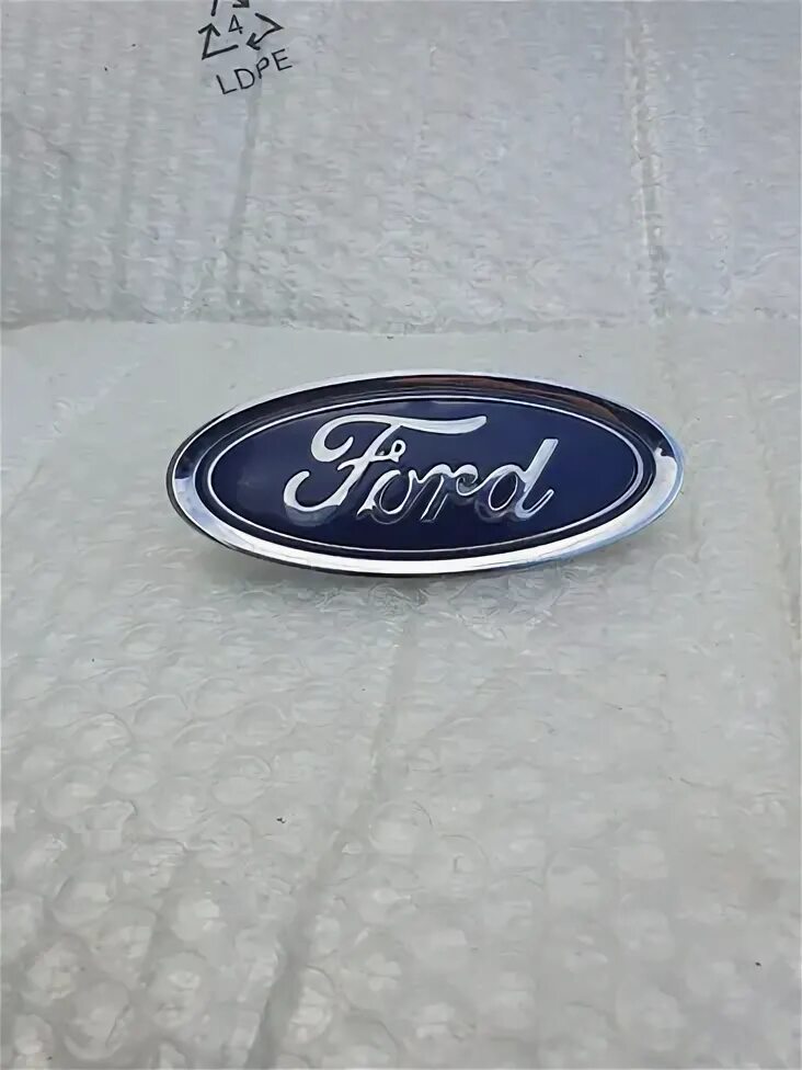 Эмблема ford 2086510. Эмблема на форд фокус 3. Эмблема форд фокус 2 на багажник. Размер эмблемы форд фокус 3. Эмблема форд фокус 3 на решетку.