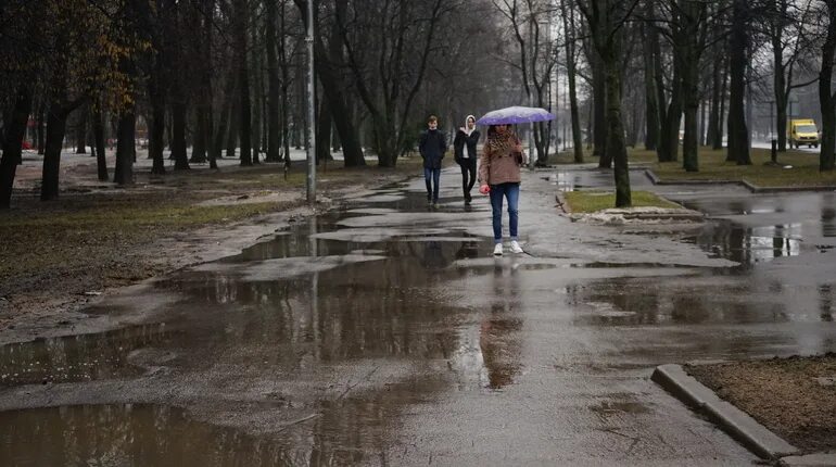 Город долгих дождей. Продолжительные дожди. Оттепель. Лужи Санкт-Петербург. Когда начнутся дожди.