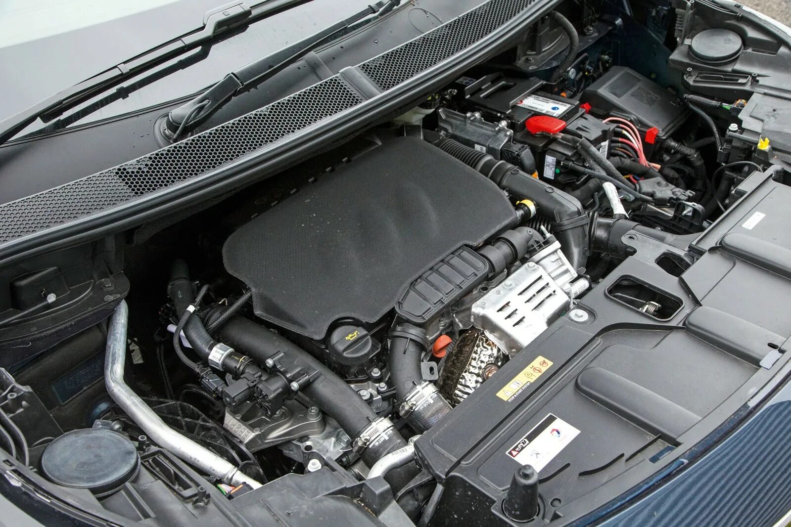 Peugeot 5008 двигатели. Opel 1. Peugeot 5008 двигатели. Моторный отсек пежо 408. Peugeot 5008 двигатели.