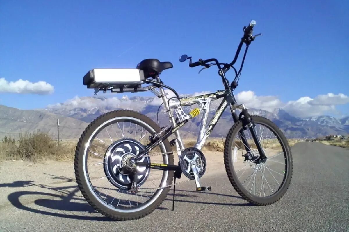 Какой двигатель на велосипеде. Велосипед с мотором. Электродвигатель для велосипеда. Горный велосипед с мотором. Электропривод для велосипеда.