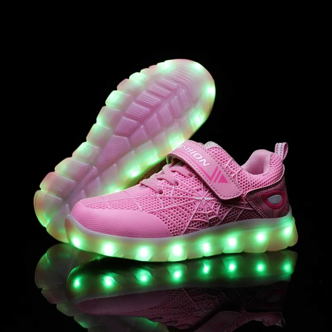Светящиеся кроссовки. Кроссовки детские светящиеся. Светящиеся кроссовки для девочек. Кроссовки со светящейся подошвой.