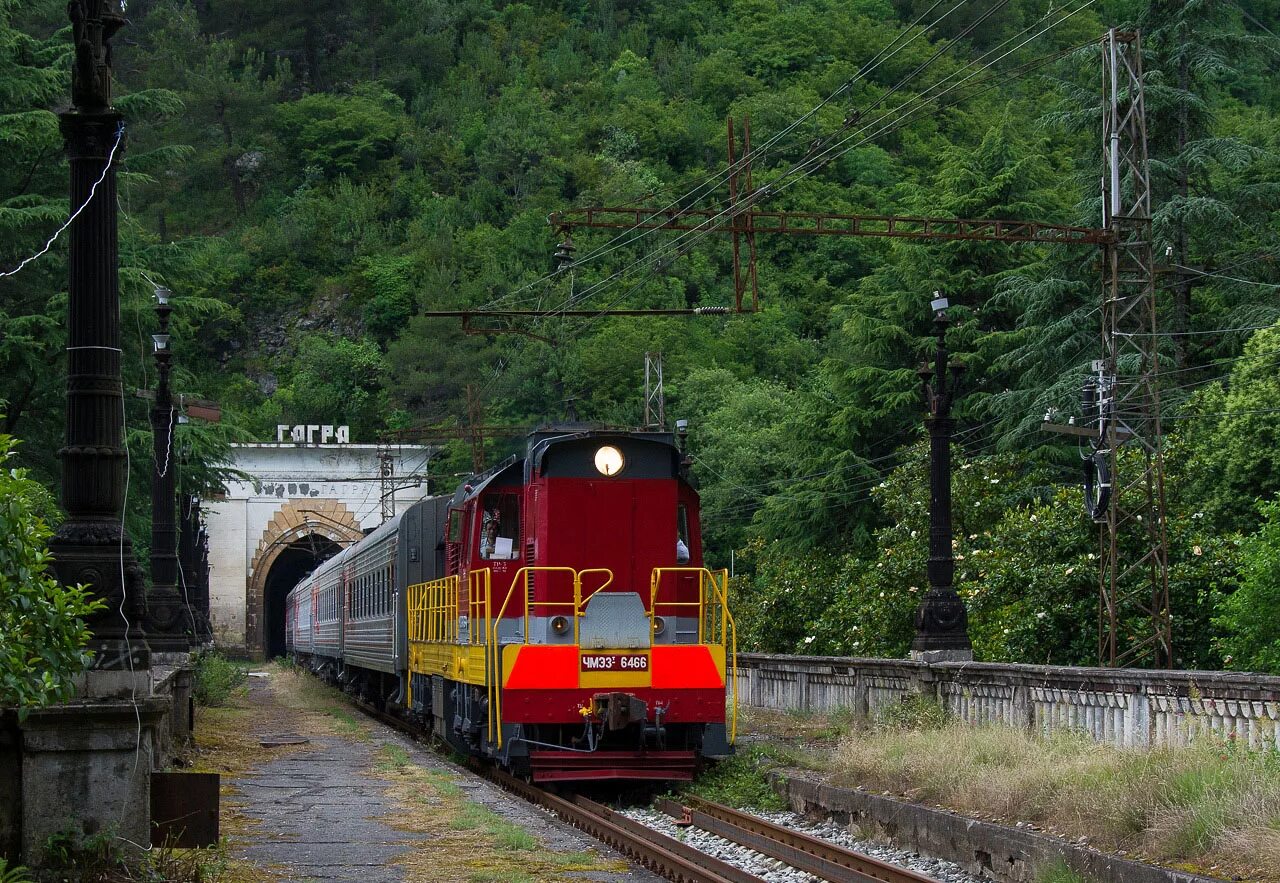 Транспорт северо кавказская. Гагры Абхазия железная дорога. Абхазия железная дорога Сухум. Железная дорога Туапсе Сухуми. Железная дорога Адлер Сухум.