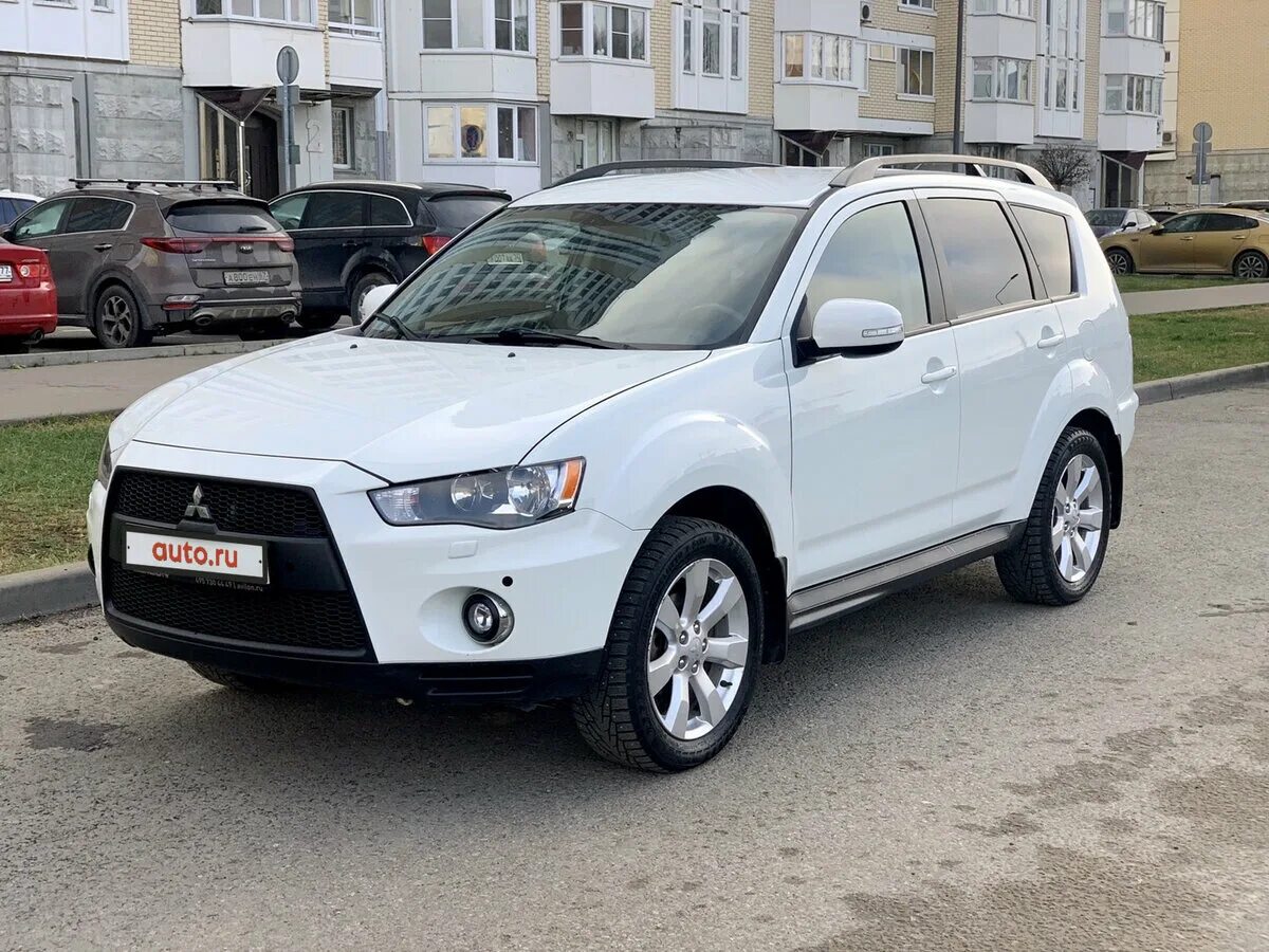 Мицубиси аутлендер московская область. Митсубиси Аутлендер 2. Mitsubishi Outlander 2 Рестайлинг. Mitsubishi Outlander 2010 2.4. Митсубиси Аутлендер 2010.