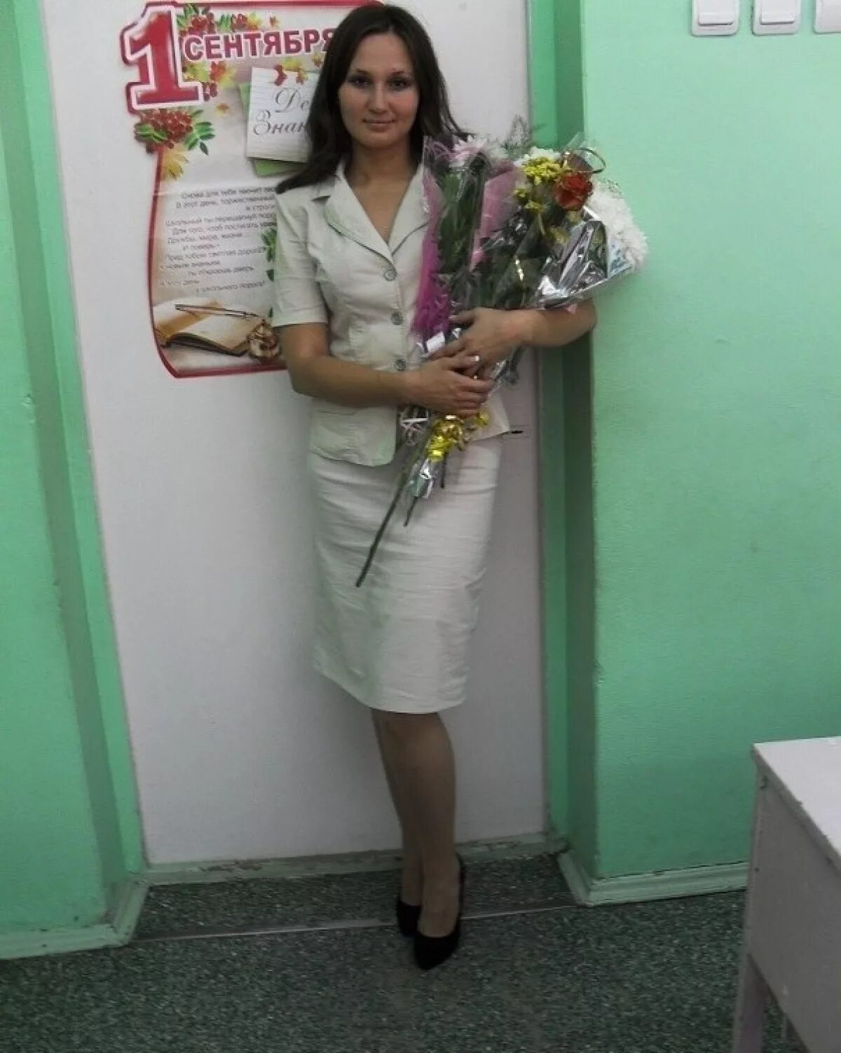 ангелина дорофеева с учеником. учительница замужем. учительница забеременела от школьника. роман с учителем в школе. новосибирская учительница.