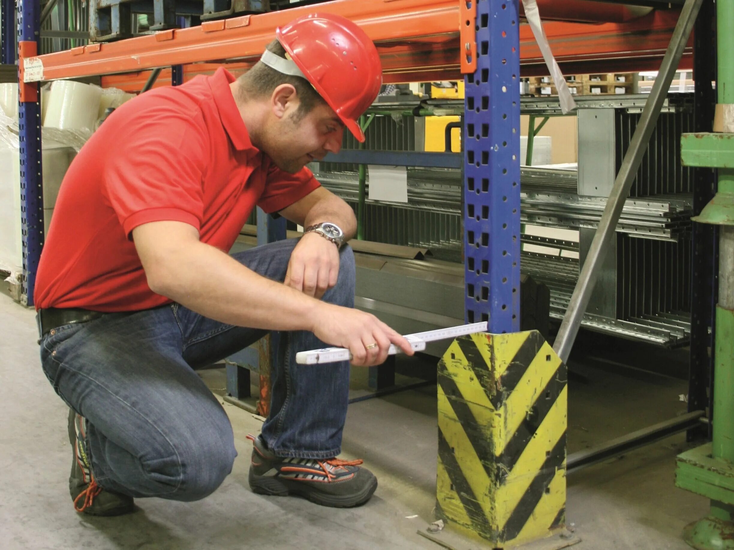 Таблички на складские стеллажи. Оборудование для склада. Техническое освидетельствование стеллажей. Эксплуатация стеллажей. Освидетельствование стеллажей.