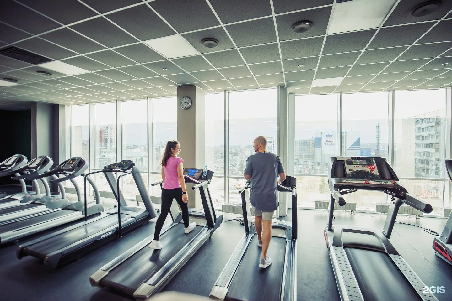 фитнес зал. тренажерный зал. кит фитнес кисловодск. повер клаб протон томск. фитнес-клуб «сафари парк».