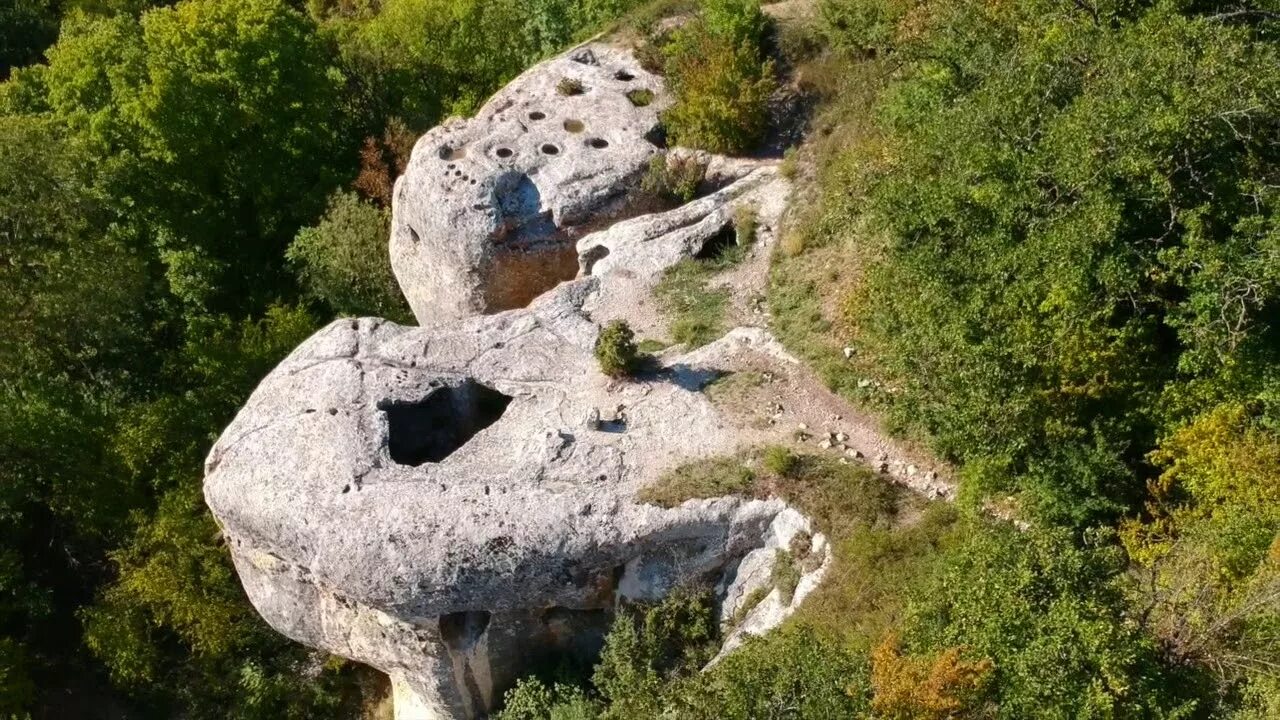 Эски кермен фото. Пещерный город бахчисарай эски кермен. Эски-кермен пещерный город. Эски кермен фото. Крепость эски кермен.