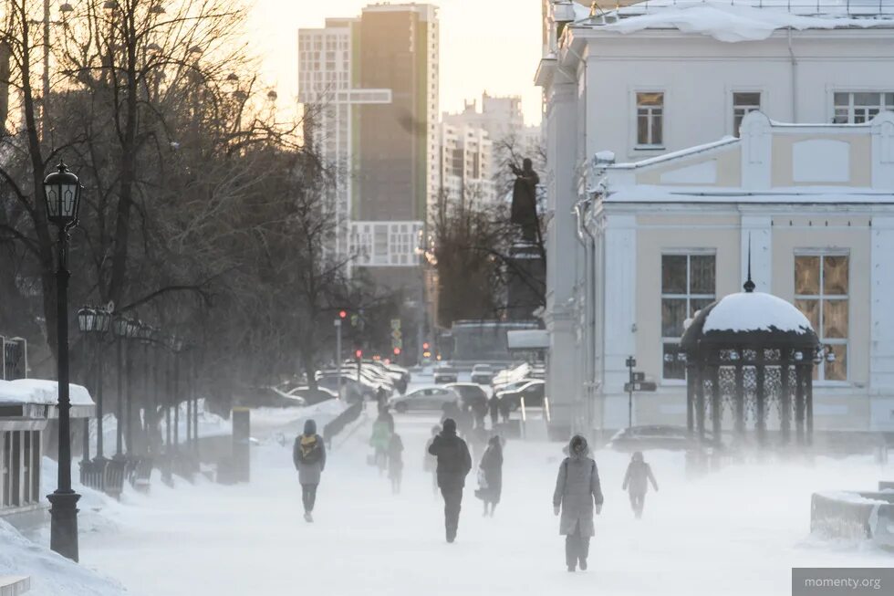 Плотинка Екатеринбург зима. Аномальный холод в Москве. Зимний день в городе. Потепление зимой.